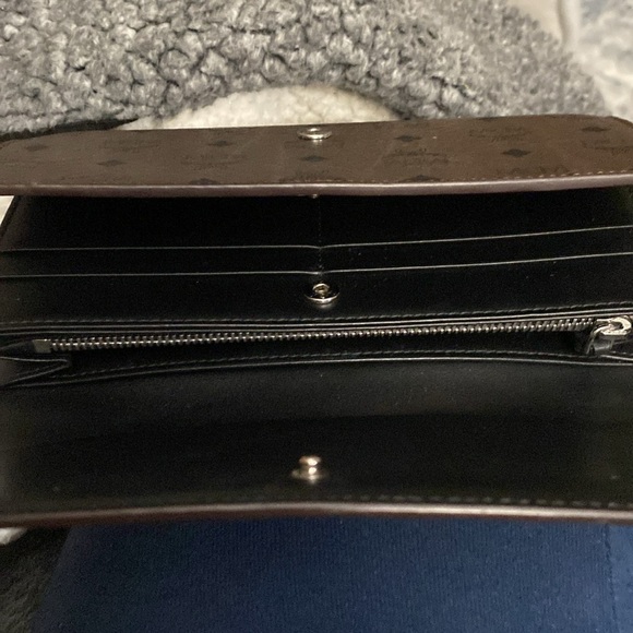 EUC MCM tri fold wallet - Picture 4 of 6